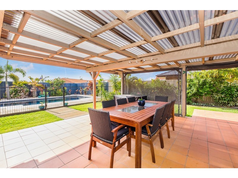 98 Carpenter Way, Sandstone Point QLD 4511