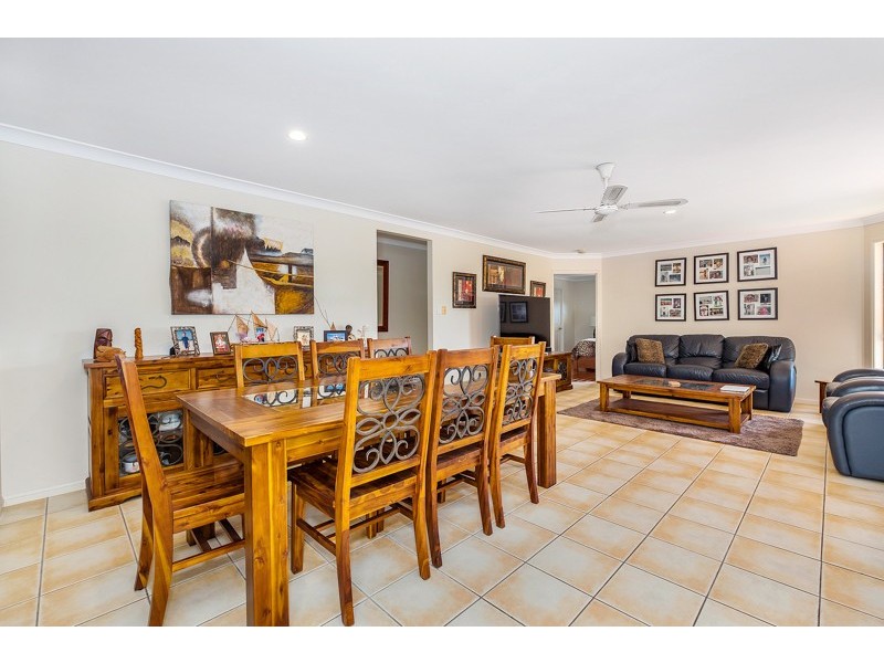 98 Carpenter Way, Sandstone Point QLD 4511