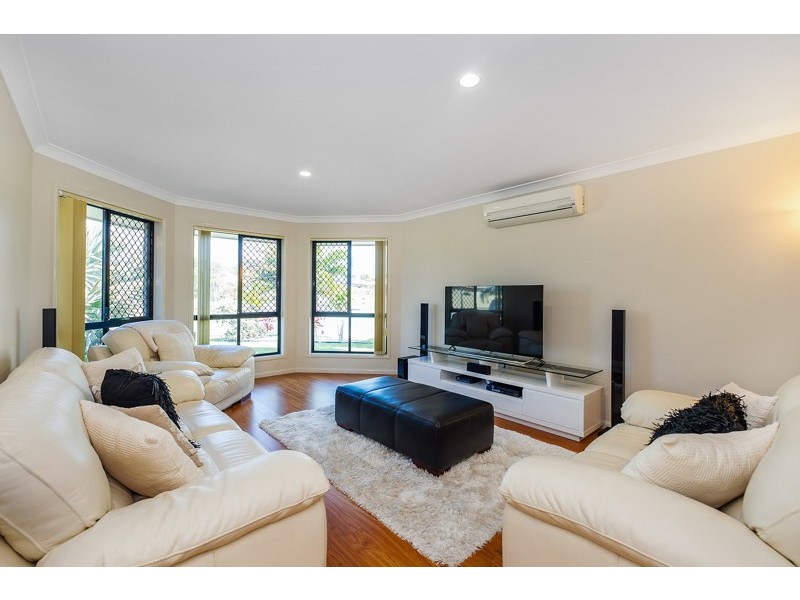 98 Carpenter Way, Sandstone Point QLD 4511