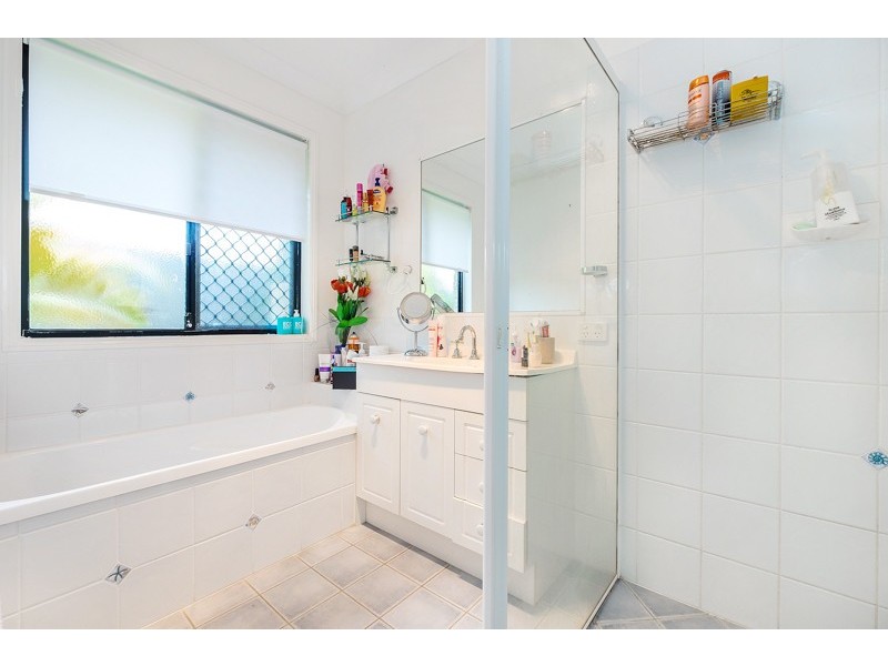 98 Carpenter Way, Sandstone Point QLD 4511