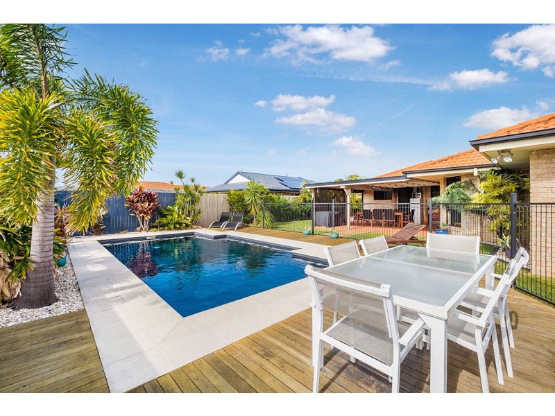 98 Carpenter Way, Sandstone Point QLD 4511