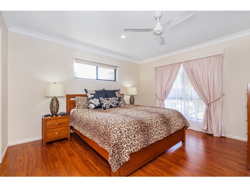 98 Carpenter Way, Sandstone Point QLD 4511