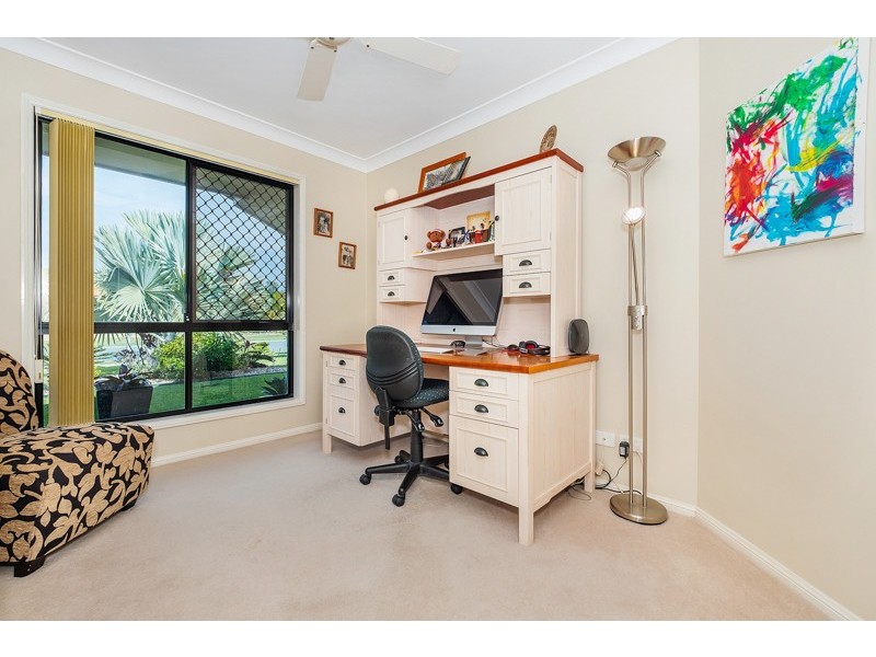 98 Carpenter Way, Sandstone Point QLD 4511