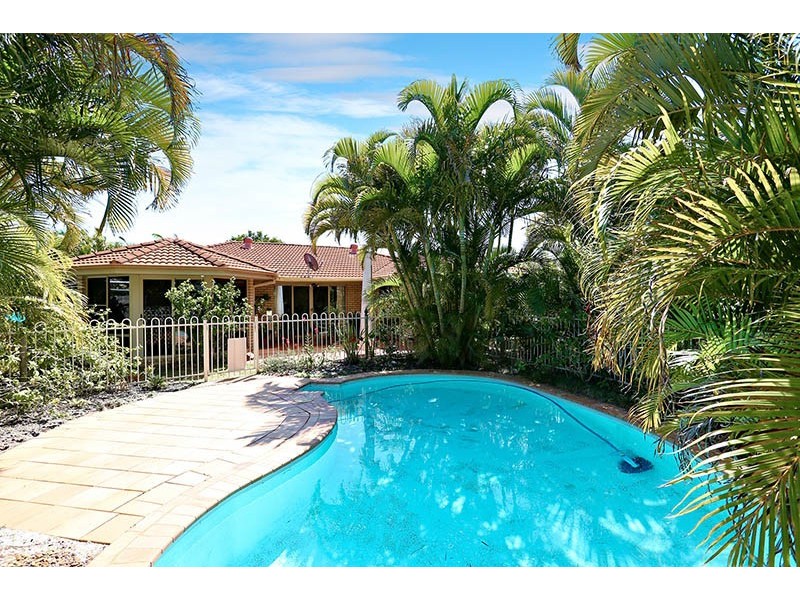 6 Genoa Place, Banksia Beach QLD 4507