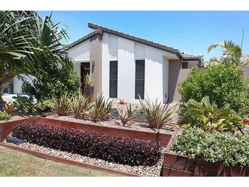 64 Biggs Avenue, Beachmere QLD 4510