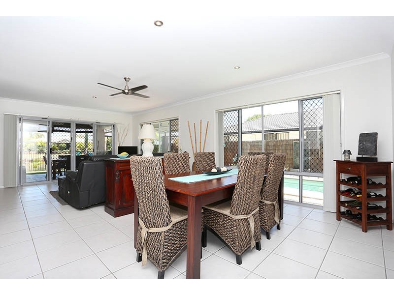 64 Biggs Avenue, Beachmere QLD 4510