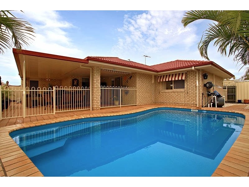8 Clovelly Place, Sandstone Point QLD 4511
