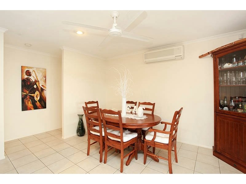 8 Clovelly Place, Sandstone Point QLD 4511