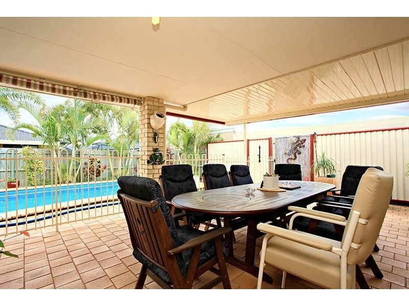8 Clovelly Place, Sandstone Point QLD 4511