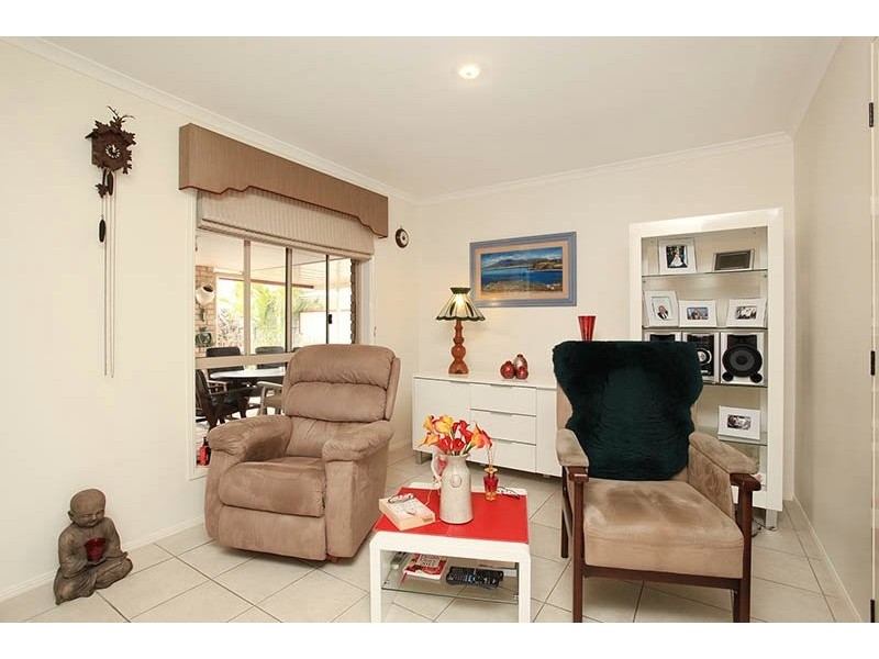 8 Clovelly Place, Sandstone Point QLD 4511
