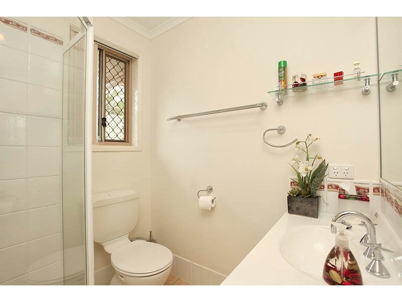 8 Clovelly Place, Sandstone Point QLD 4511