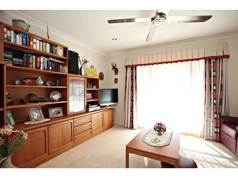 5 Middle Cove Court, Sandstone Point QLD 4511