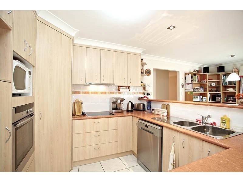 5 Middle Cove Court, Sandstone Point QLD 4511