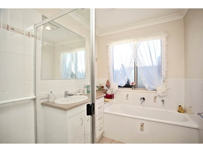 5 Middle Cove Court, Sandstone Point QLD 4511