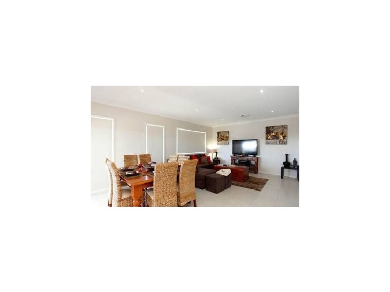 8 Rivercherry Ave, Banksia Beach QLD 4507