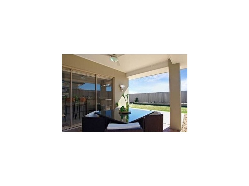 8 Rivercherry Ave, Banksia Beach QLD 4507