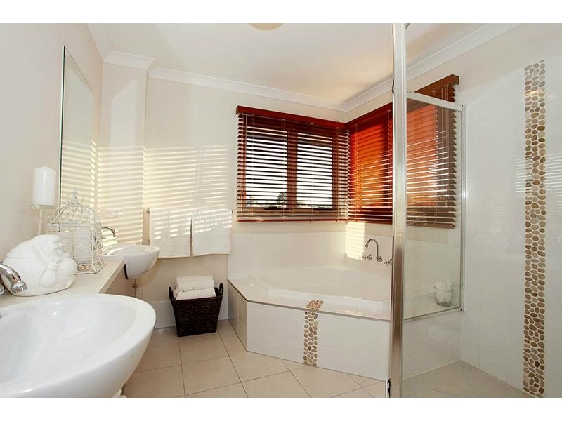 3 Dewdrop Place, Ningi QLD 4511