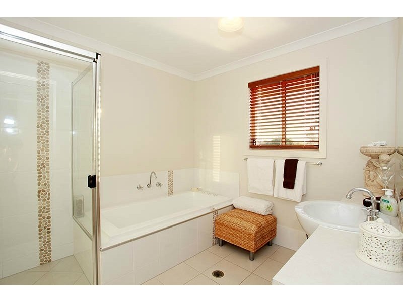 3 Dewdrop Place, Ningi QLD 4511