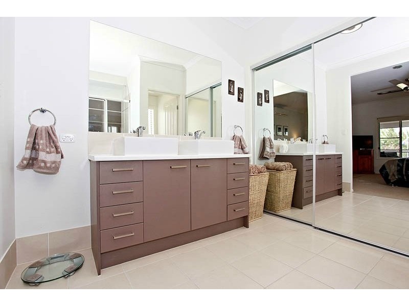 19-21 Hirst Court, Ningi QLD 4511