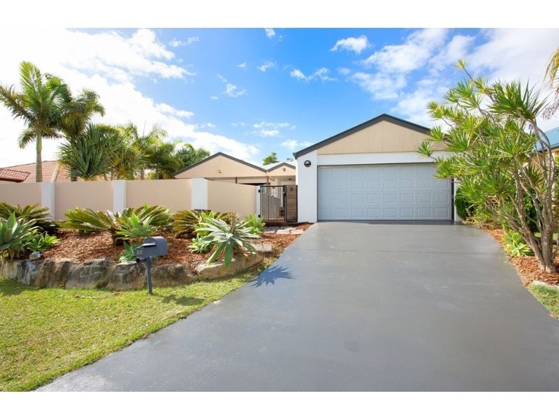 99 Cosmos Ave, Banksia Beach QLD 4507