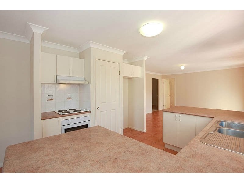 17 Mossman Way, Sandstone Point QLD 4511