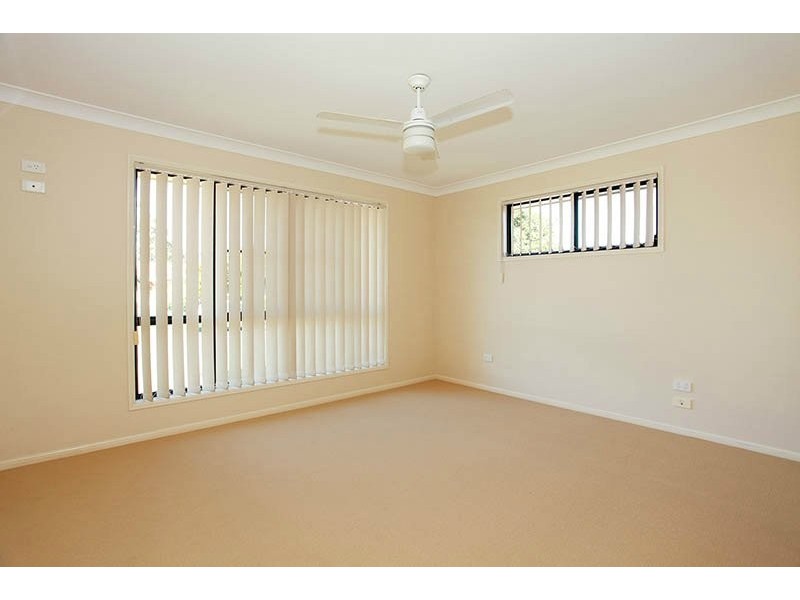 17 Mossman Way, Sandstone Point QLD 4511