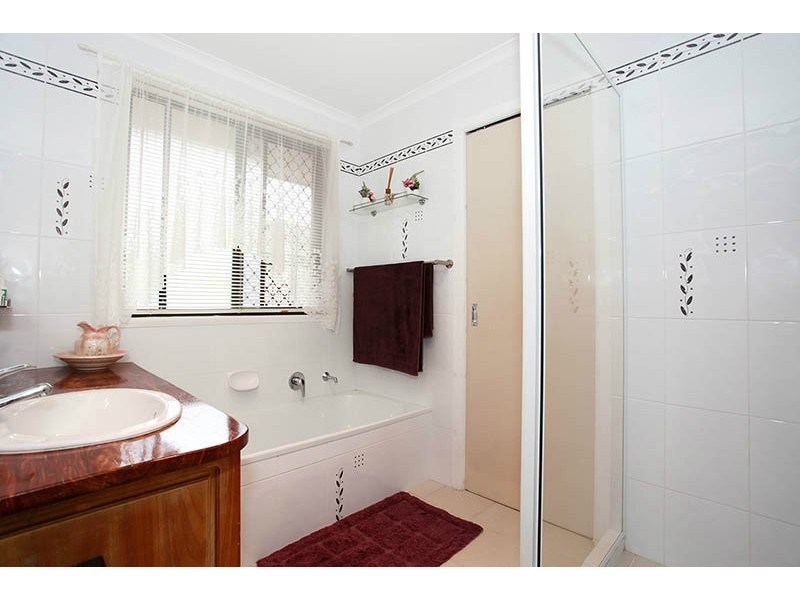 11 Hawaii Cres, Banksia Beach QLD 4507