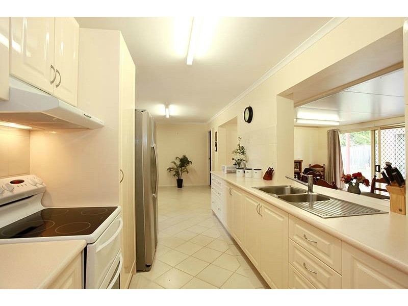 11 Hawaii Cres, Banksia Beach QLD 4507