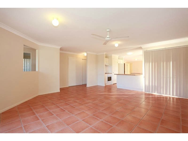 17 Mossman Way, Sandstone Point QLD 4511