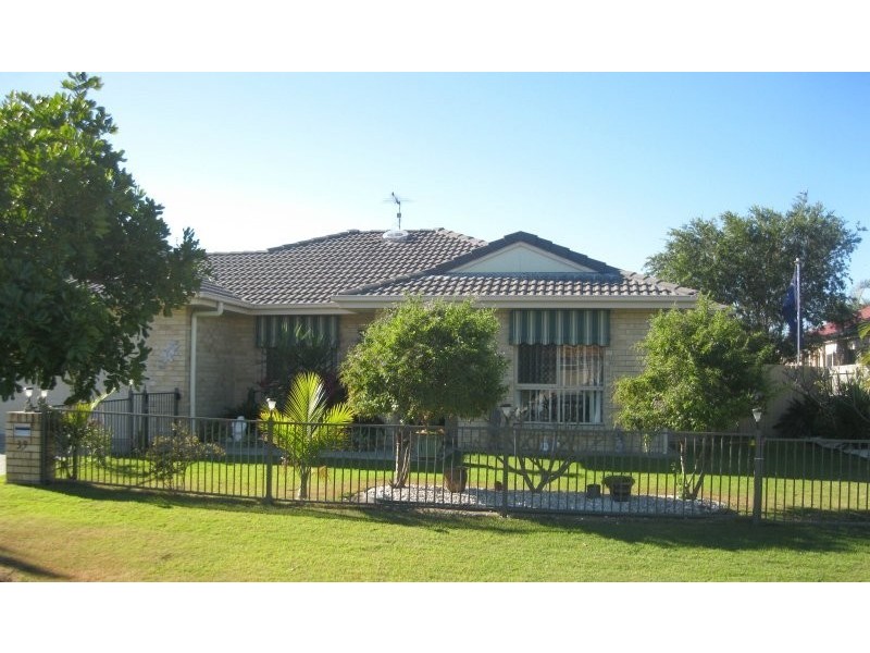 39 Clovelly Place, Sandstone Point QLD 4511