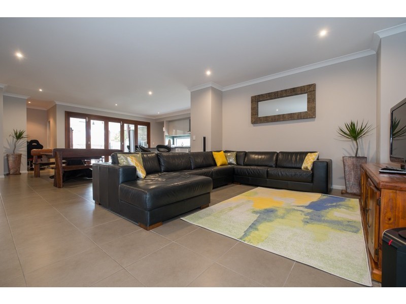 61 Cosmos Avenue, Banksia Beach QLD 4507