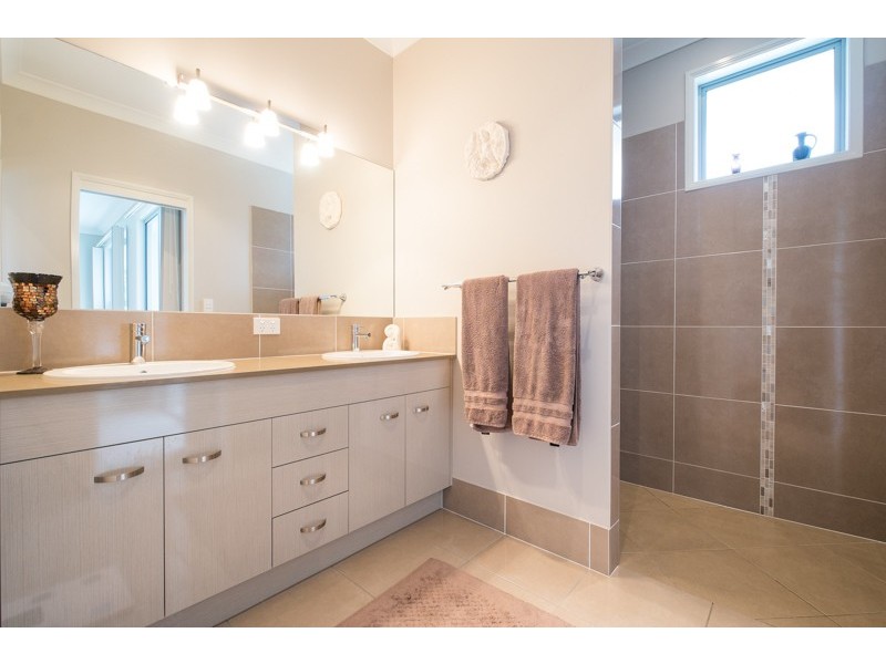 61 Cosmos Avenue, Banksia Beach QLD 4507