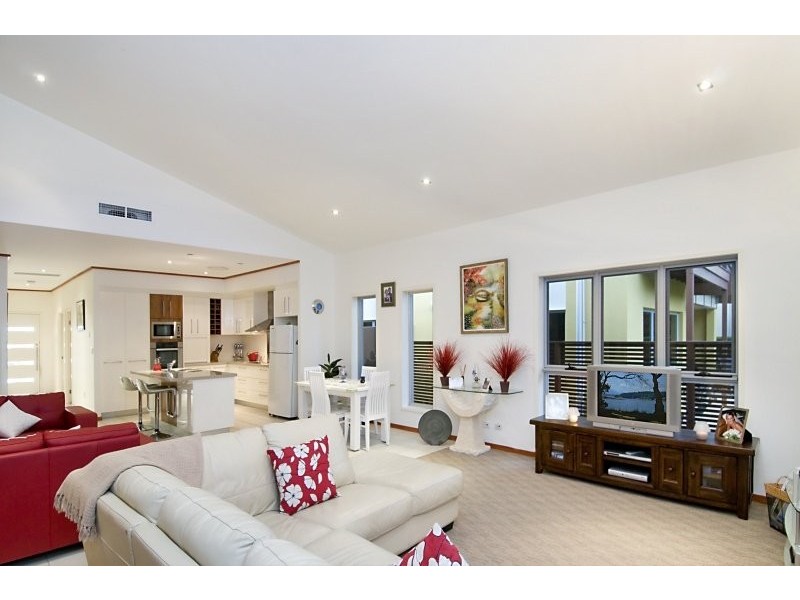 105/8 Spinnaker Drive, Sandstone Point QLD 4511