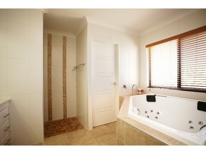 20 Muldoon Place, Ningi QLD 4511