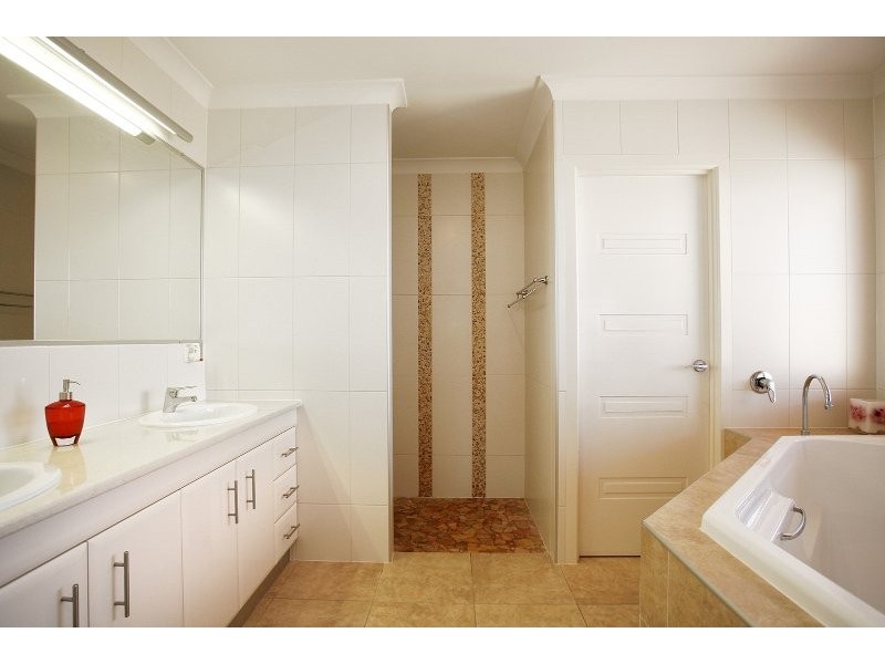 20 Muldoon Place, Ningi QLD 4511