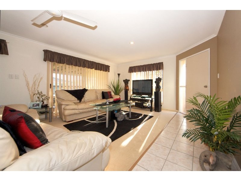 2/5 Headsail Drive, Banksia Beach QLD 4507