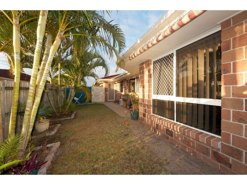 2/5 Headsail Drive, Banksia Beach QLD 4507