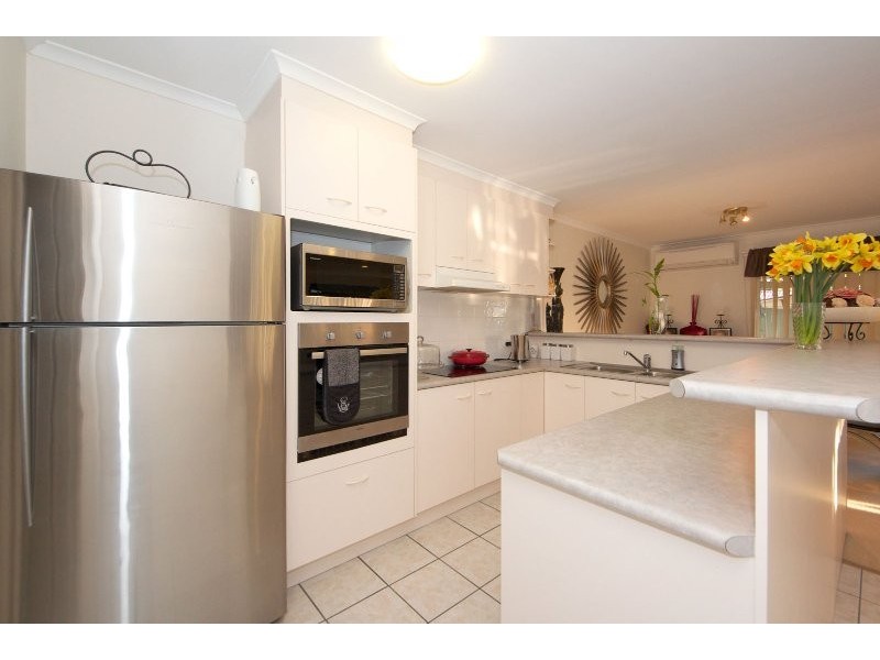 2/5 Headsail Drive, Banksia Beach QLD 4507