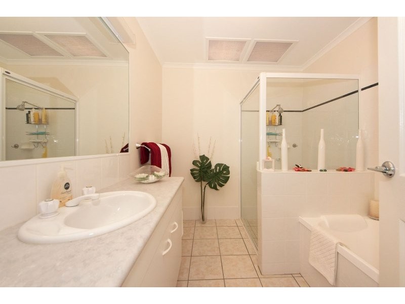 2/5 Headsail Drive, Banksia Beach QLD 4507