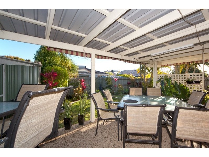 2/5 Headsail Drive, Banksia Beach QLD 4507