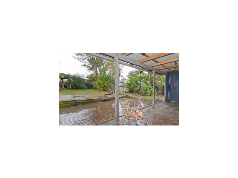 17 Gibson St, Beachmere QLD 4510