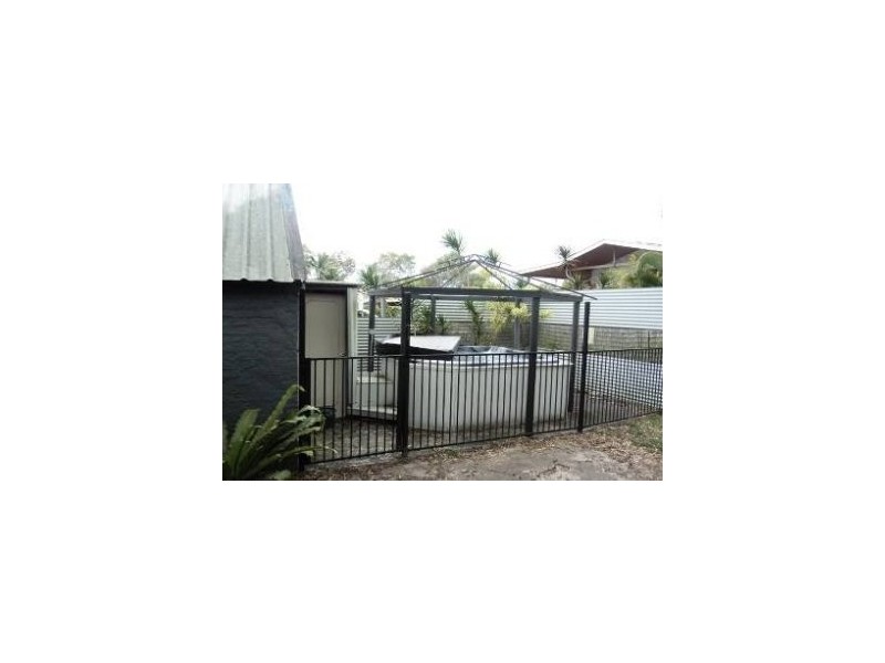 17 Gibson St, Beachmere QLD 4510