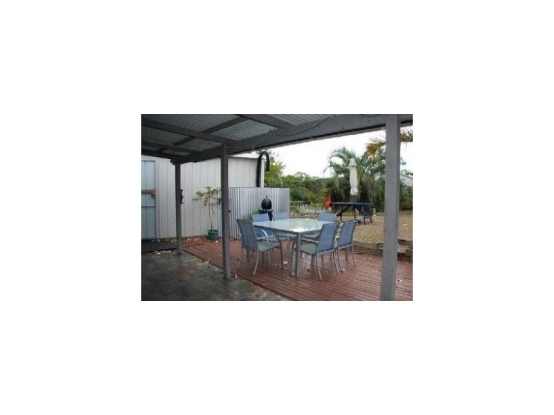 17 Gibson St, Beachmere QLD 4510