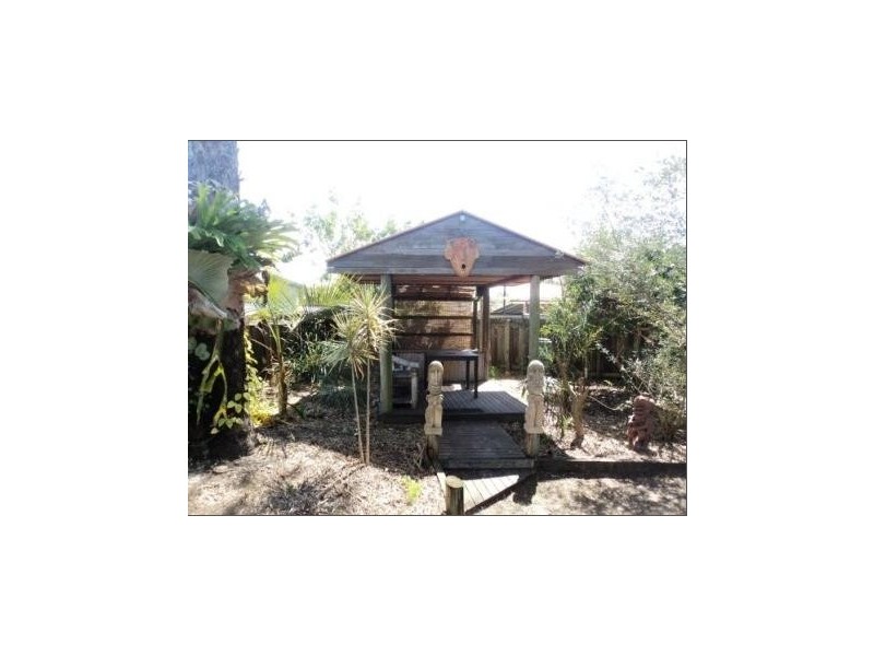 17 Gibson St, Beachmere QLD 4510