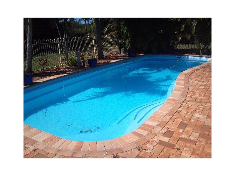 8 Alex Ave, Ningi QLD 4511