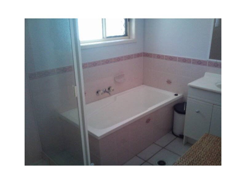 8 Alex Ave, Ningi QLD 4511