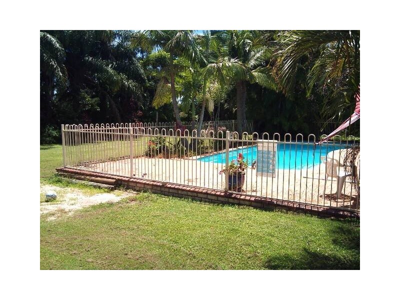 8 Alex Ave, Ningi QLD 4511