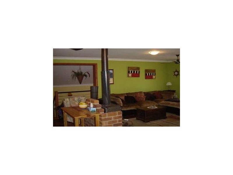 4 Carriage Cres, Beerburrum QLD 4517