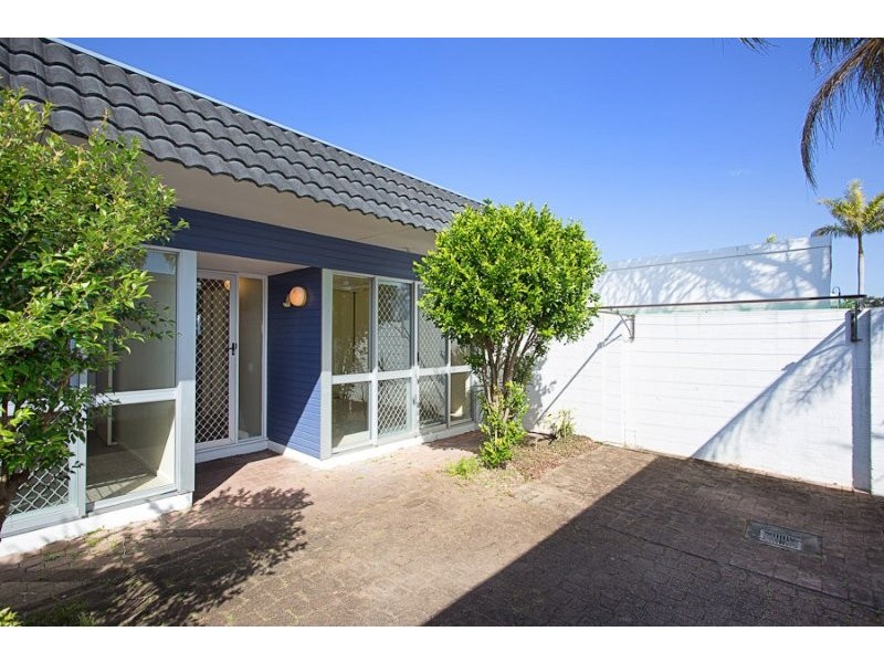 Unit B1 10 Spinnaker Drive, Sandstone Point QLD 4511