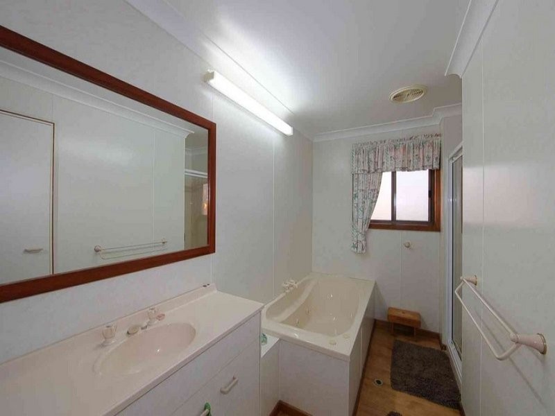 14 Linden Crescent, Qunaba QLD 4670